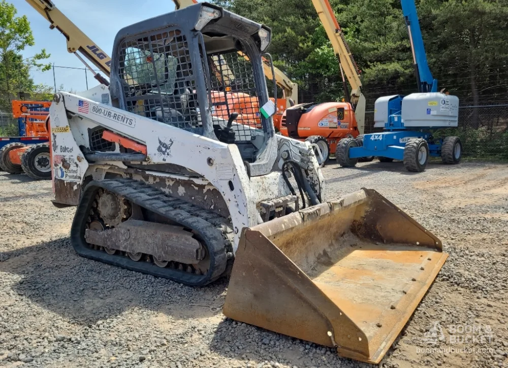 Unleash Efficiency and Maneuverability: Exploring the 2017 Bobcat T450 Compact Track Loader