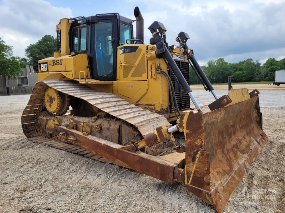 Unleashing Performance and Precision: The 2013 Caterpillar D6T LGP