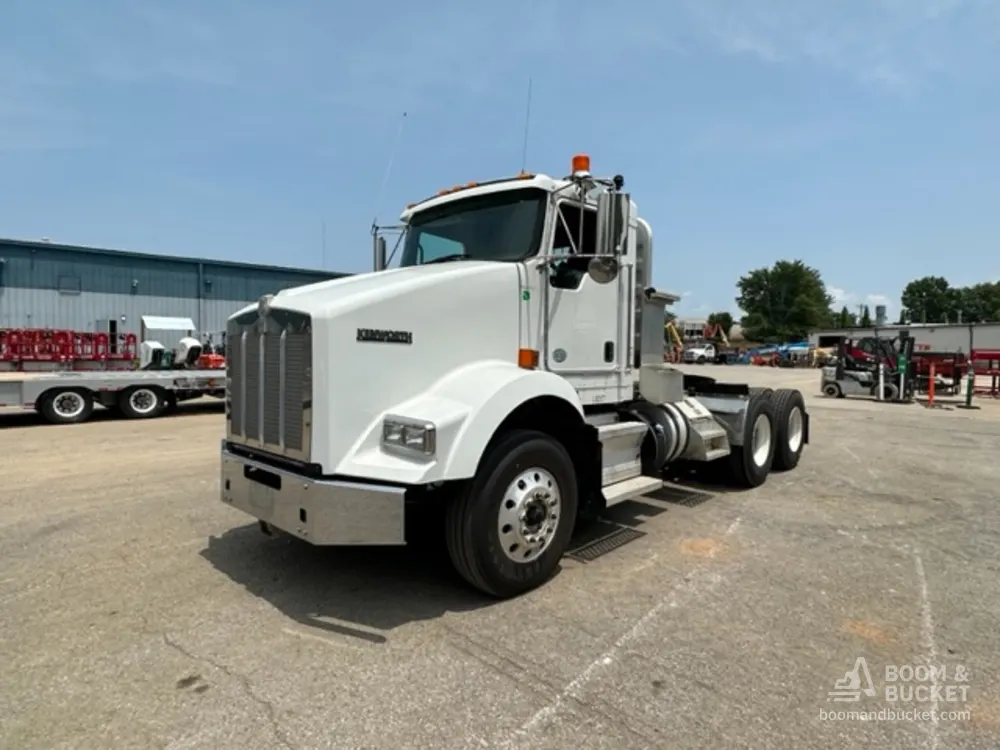 Unleashing Power and Versatility: Exploring the 2014 Kenworth T800 Truck