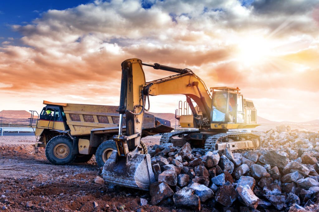 Unveiling the Distinctions: Mining Equipment vs. Other Types of Heavy Equipment