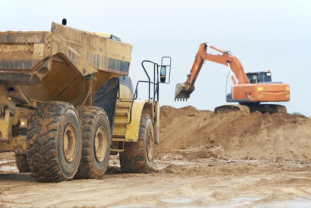 Unearthing the Distinctions: Unveiling the Unique World of Earthmoving Equipment